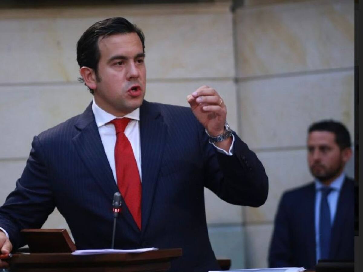 "Caldas necesita tener un aeropuerto digno para su desarrollo" Rodrigo Lara