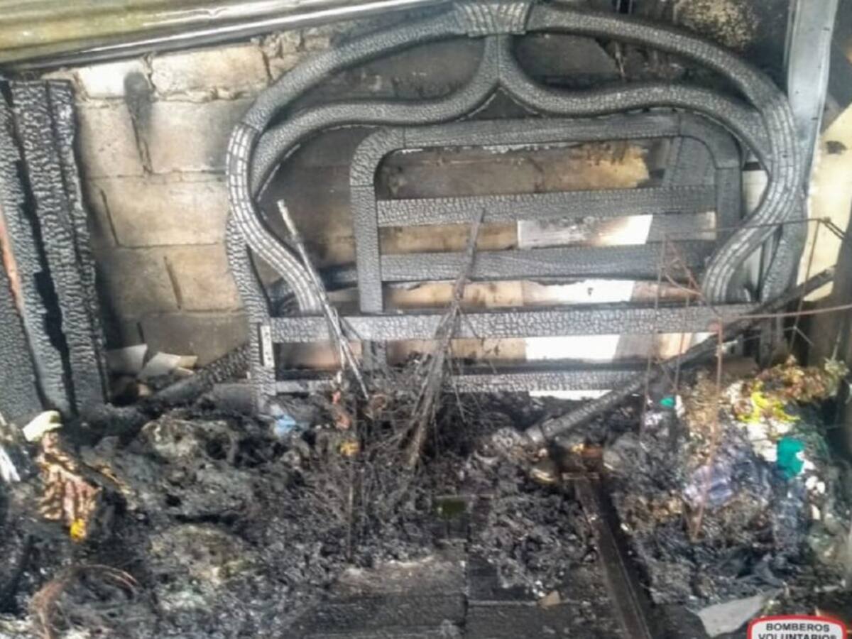 Incendio estructural dejó sin casa a tres familias
