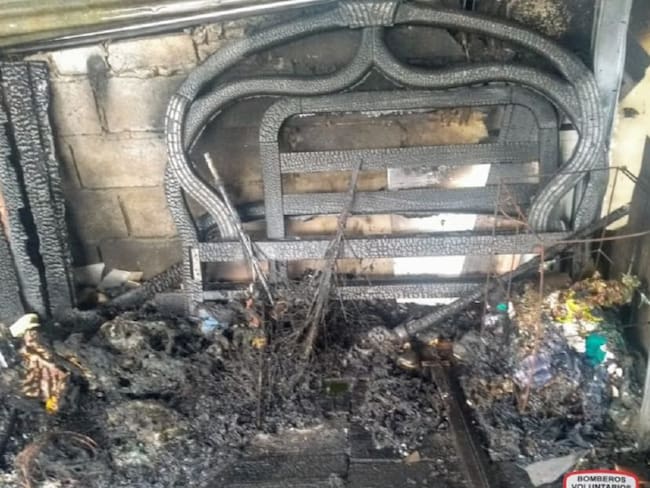 Incendio estructural dejó sin casa a tres familias