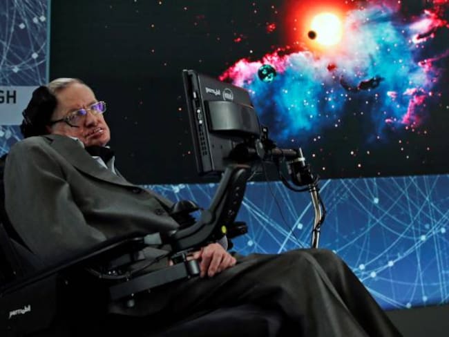 El científico británico Stephen Hawking en una rueda de prensa en el One World Trade Center, en Nueva York, Estados Unidos, 12 de abril de 2016.