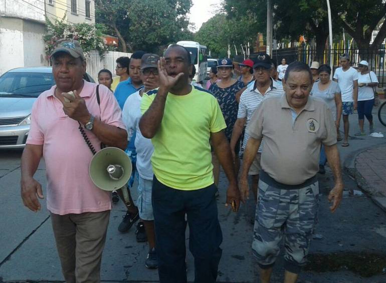 Manifestación por falta de agua en Santa Marta. /FOTO CARACOL RADIO