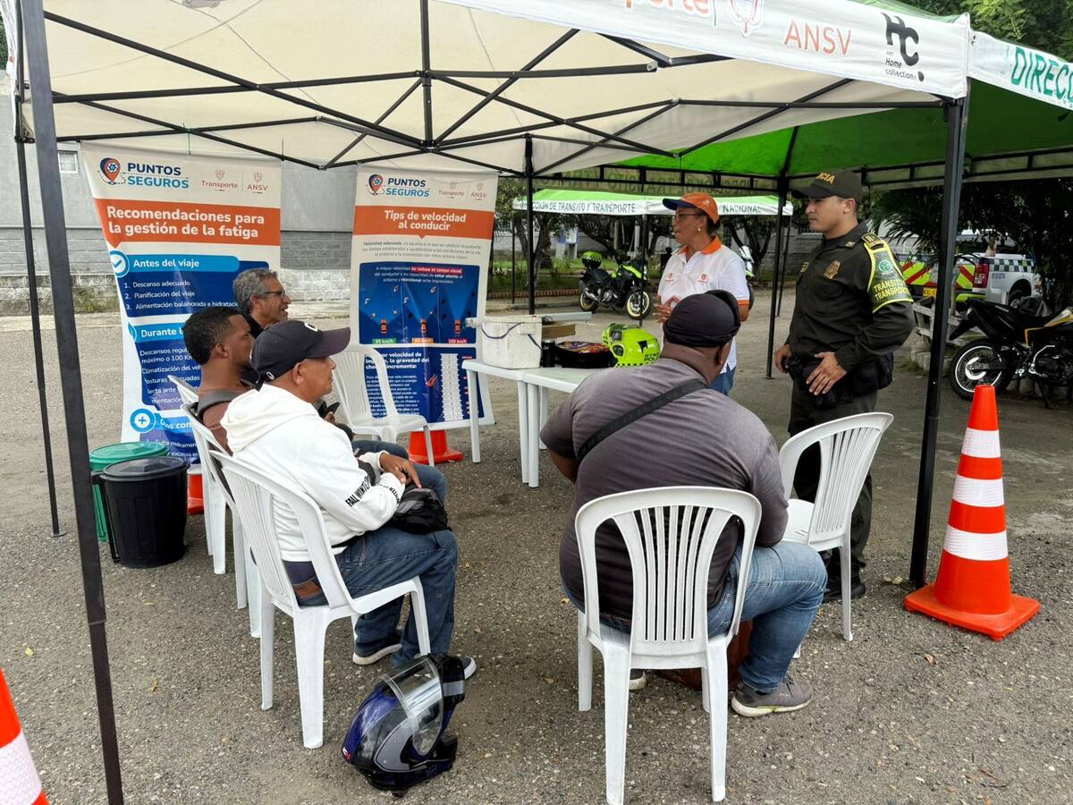 Campaña ‘Siempre Seguros’ en la vía Gambote liderada por la seccional de Tránsito y Transporte