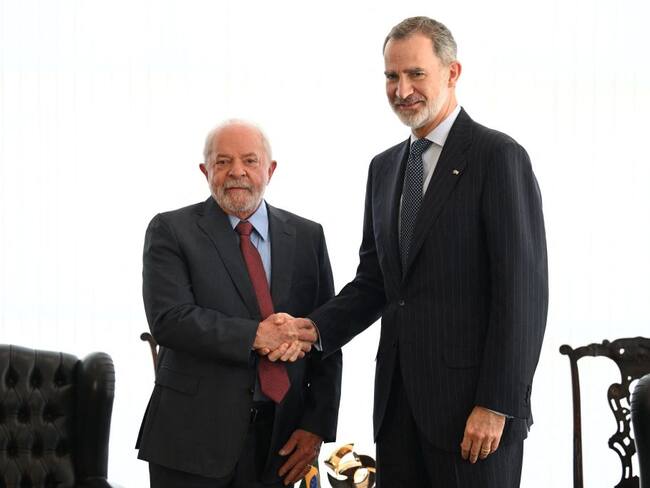 Brazil's President Luiz Inacio Lula da Silva (L) meets King Felipe VI of Spain (R) in Brasilia on January 2, 2023. Getty Images.