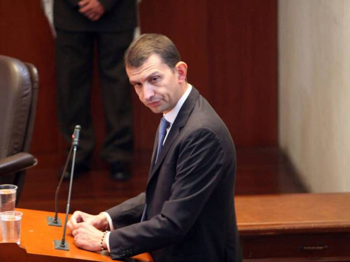 La sombra de Emilio Tapia en millonario negocio para quedarse con Drogas La Rebaja