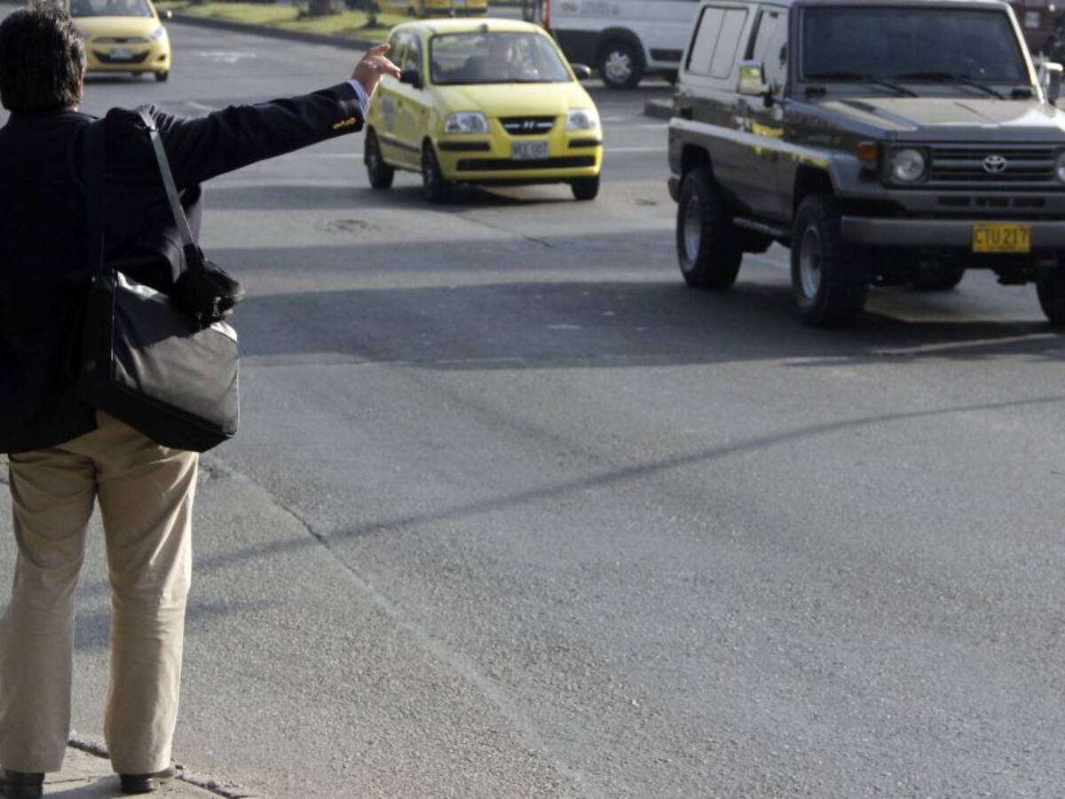 Cierran calzada que conecta a la Av. Constitución con la Calle 13