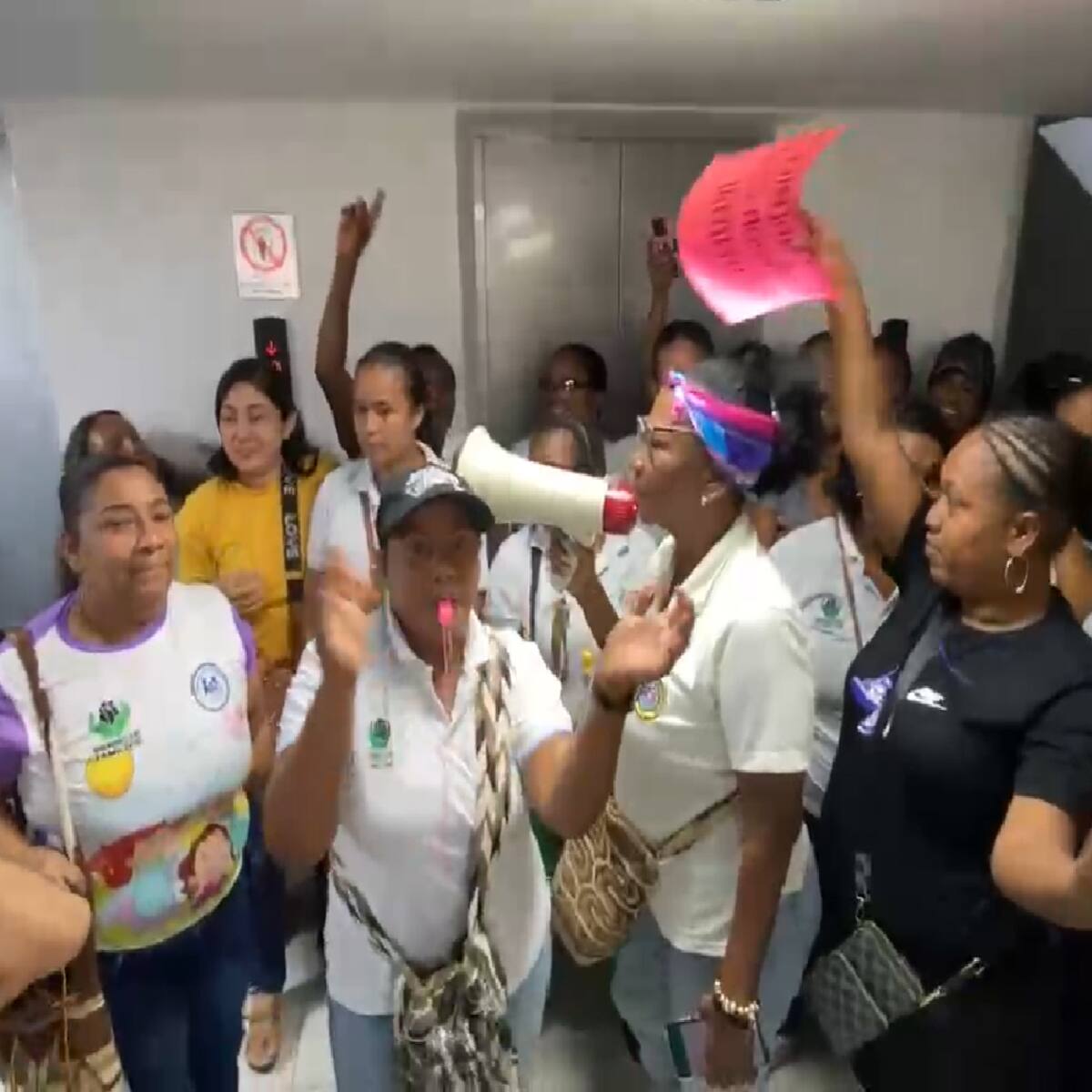 Trabajadores de hogares infantiles en Bolívar reclaman contratación del ICBF