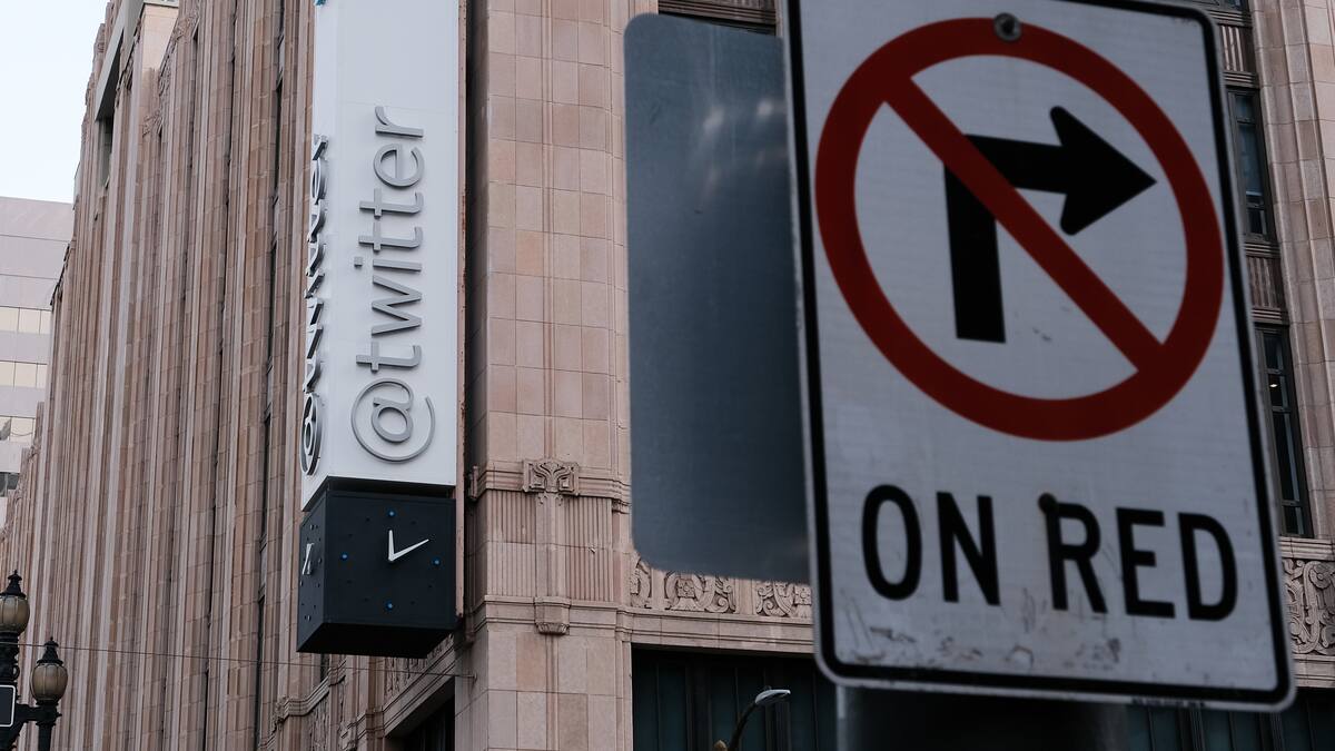Twitter intenta recontratar exempleados y retrasa el cobro de verificación de cuenta