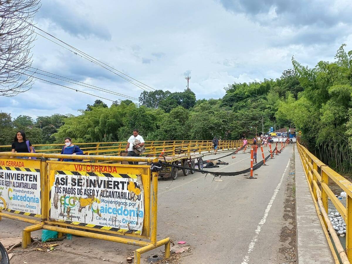 ¿Qué tipo de vehículos pueden cruzar por el puente Barragán entre Quindío y Valle?