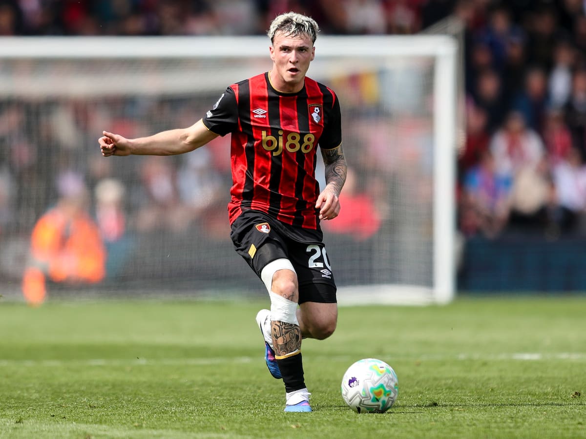 AFC Bournemouth aparta a Álex Jiménez por chats con una menor