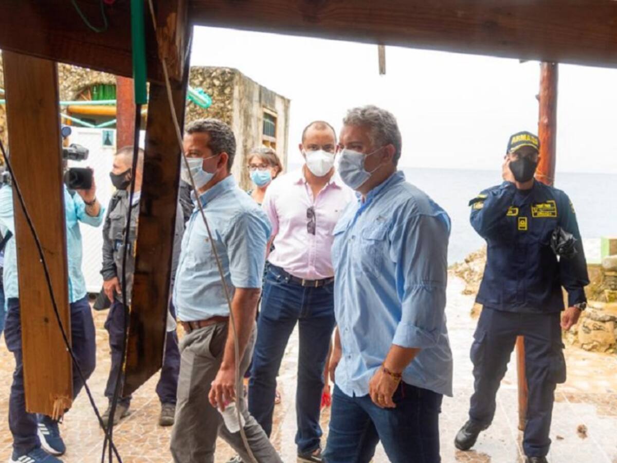 Presidente Duque recorrió zonas afectadas en San Andrés por ETA