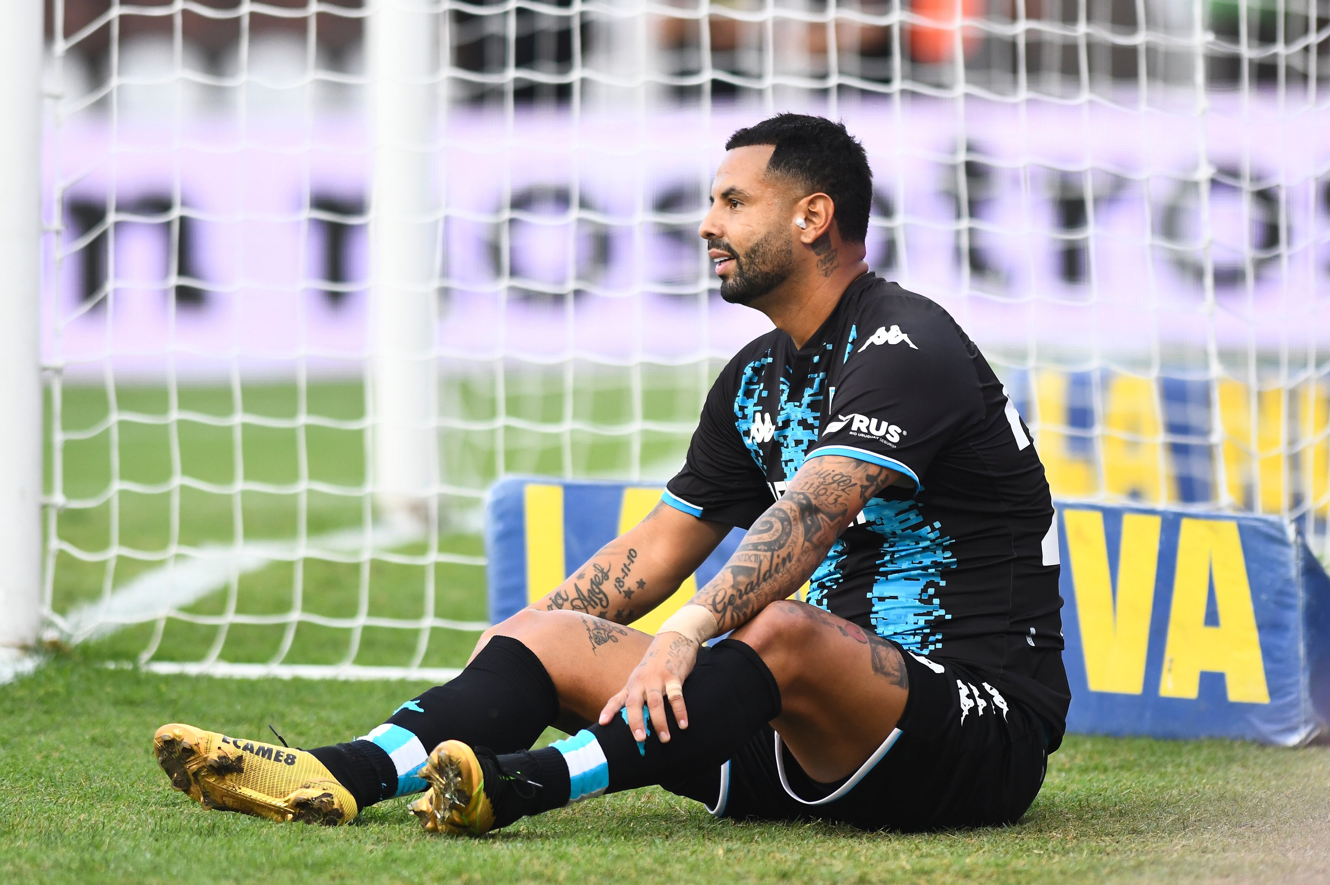 VICENTE LOPEZ, ARGENTINA - APRIL 10: Edwin Cardona of Racing Club reacts during a match between Platense and Racing Club as part of Copa de la Liga 2022 at Estadio Ciudad de Vicente Lopez on April 10, 2022 in Vicente Lopez, Argentina. (Photo by Rodrigo Valle/Getty Images)
