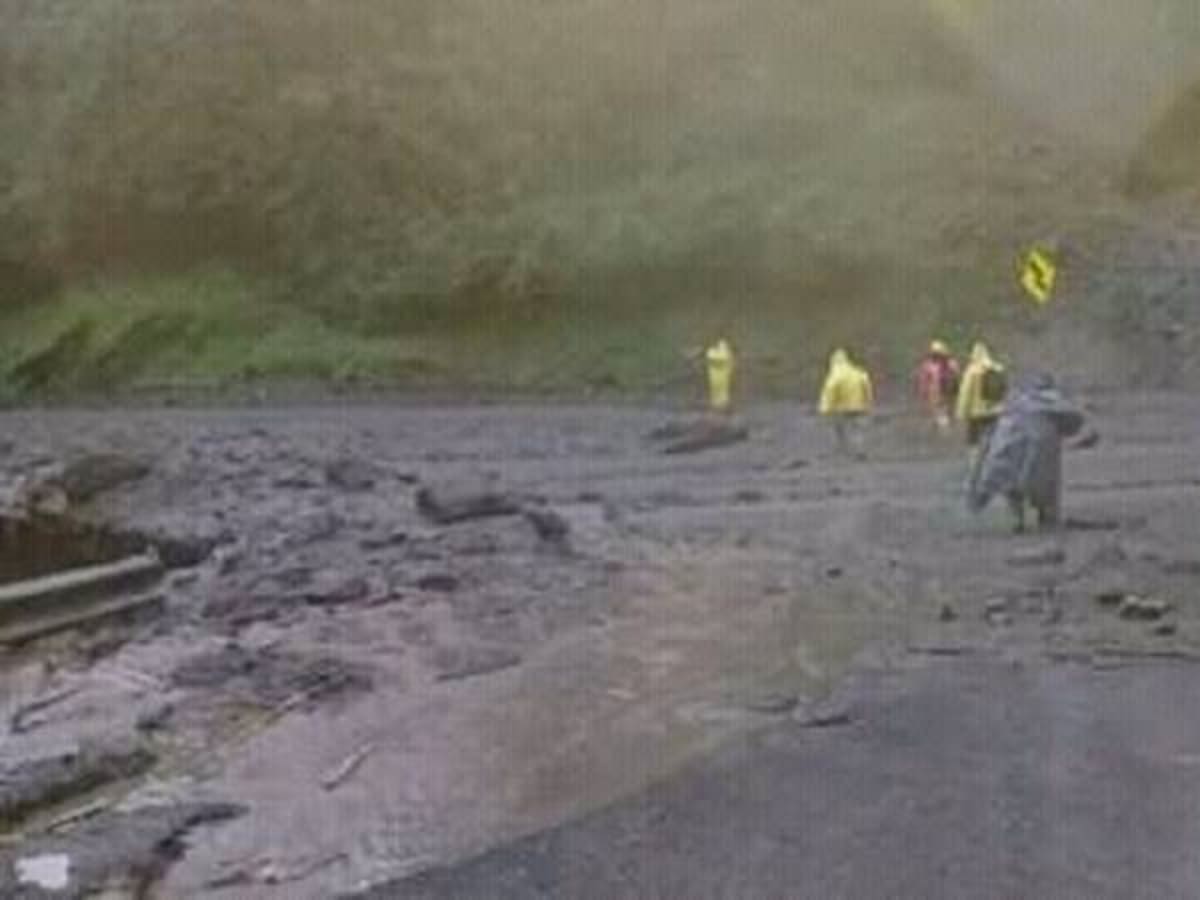 Nuevos derrumbes generan problemas de movilidad hacia el Alto de La Línea