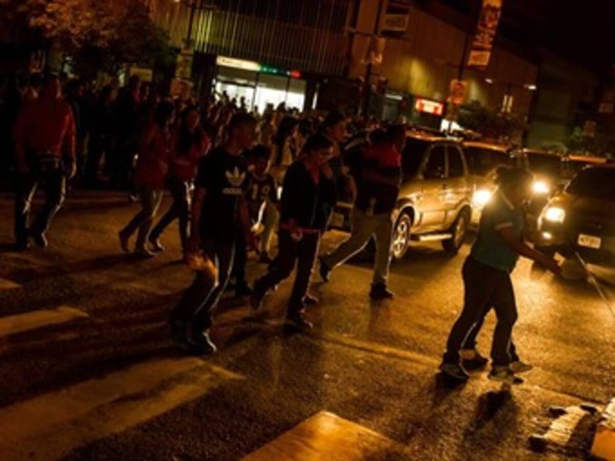 Chavistas y opositores se culpan mutuamente por el apagón en Venezuela