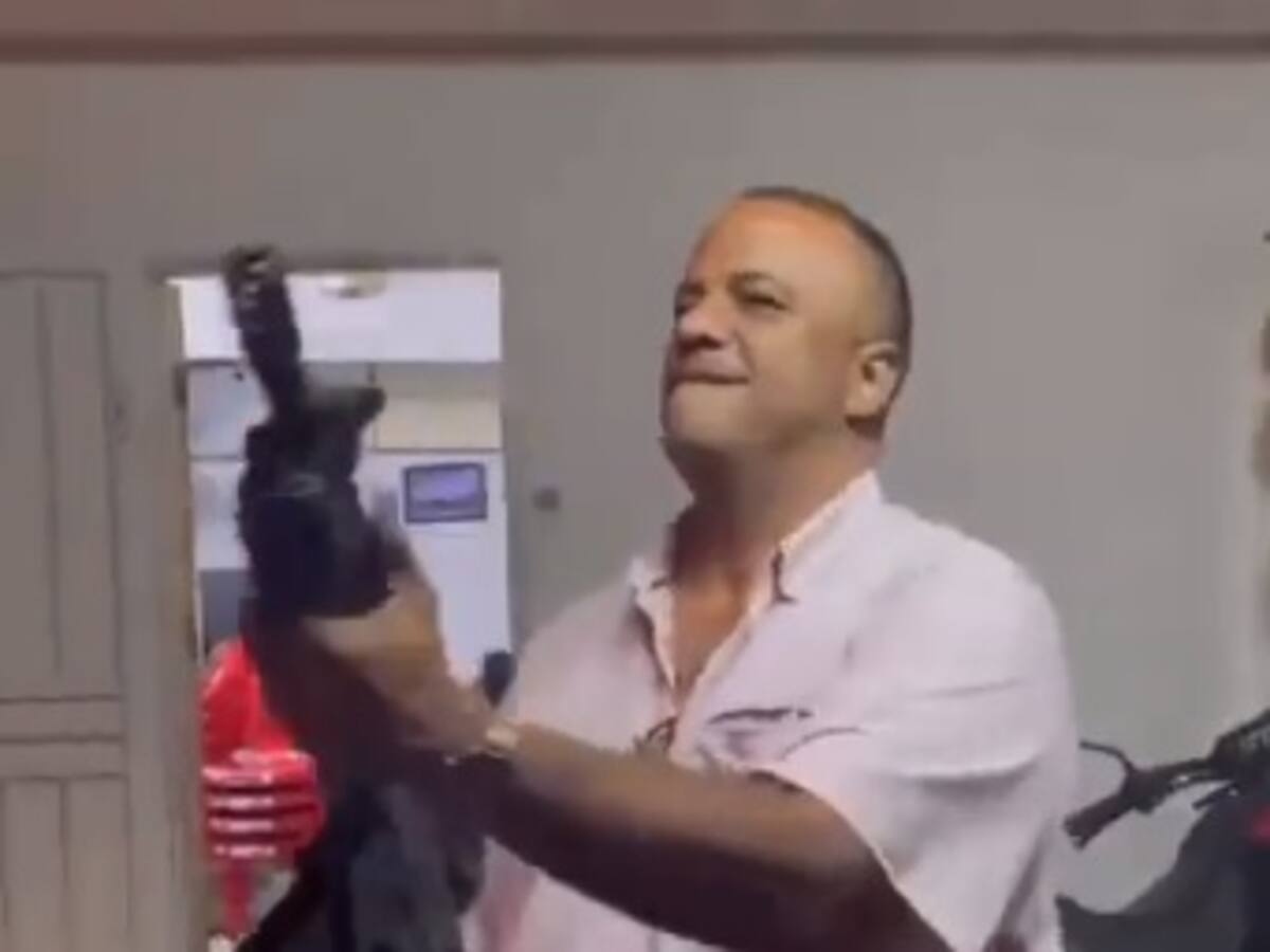 Polémica en el Magdalena por los alardes de un hombre que hace disparos con un fusil