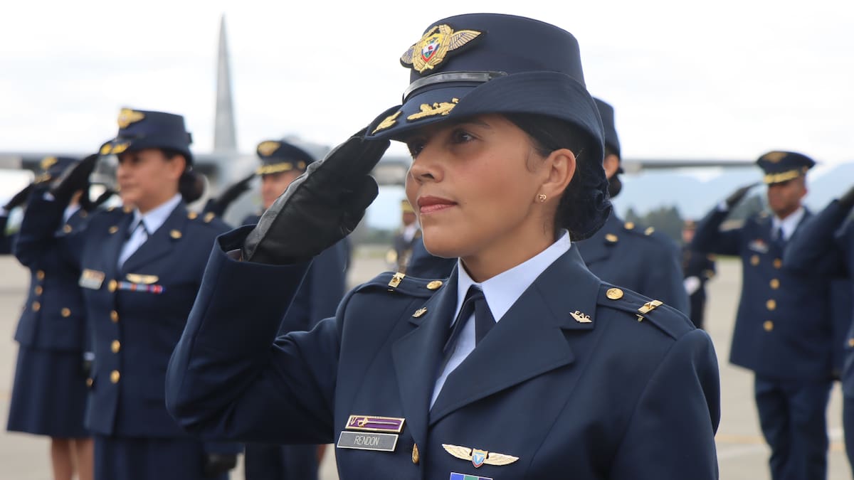 Fuerza Aeroespacial Colombiana abrió cursos para ser oficial: estos son los requisitos y costos