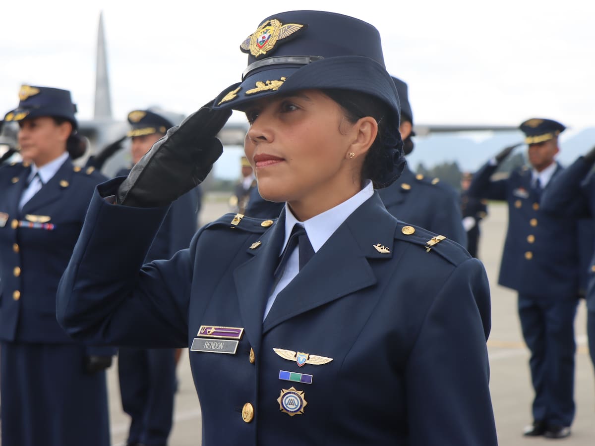 Fuerza Aeroespacial Colombiana abrió cursos para ser oficial: estos son los requisitos y costos