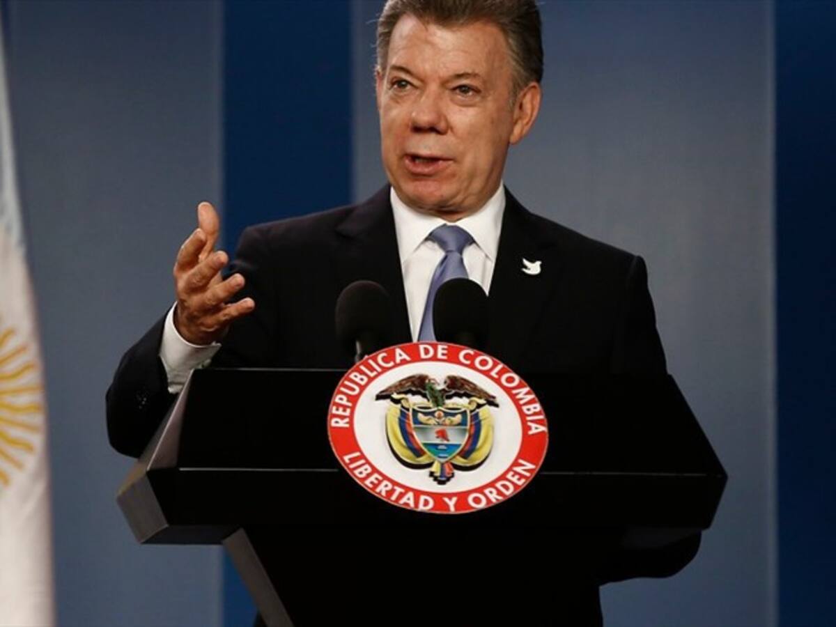 De macabro y demencial calificó el presidente Santos ataque terrorista en Francia
