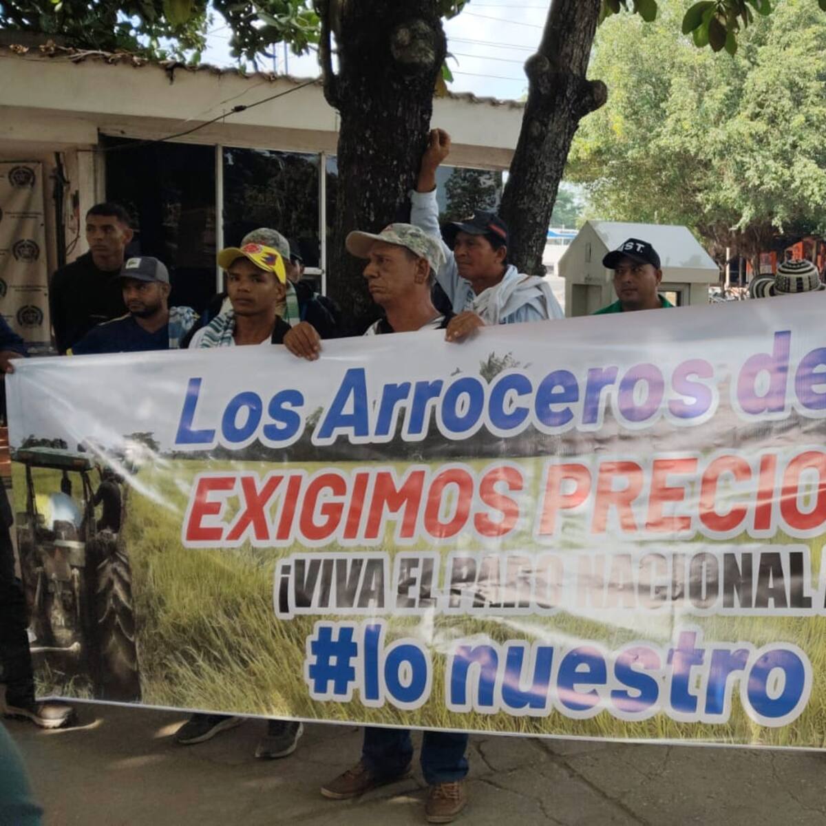 Arroceros de La Mojana mantienen bloqueos en Córdoba mientras esperan negociación en Bogotá