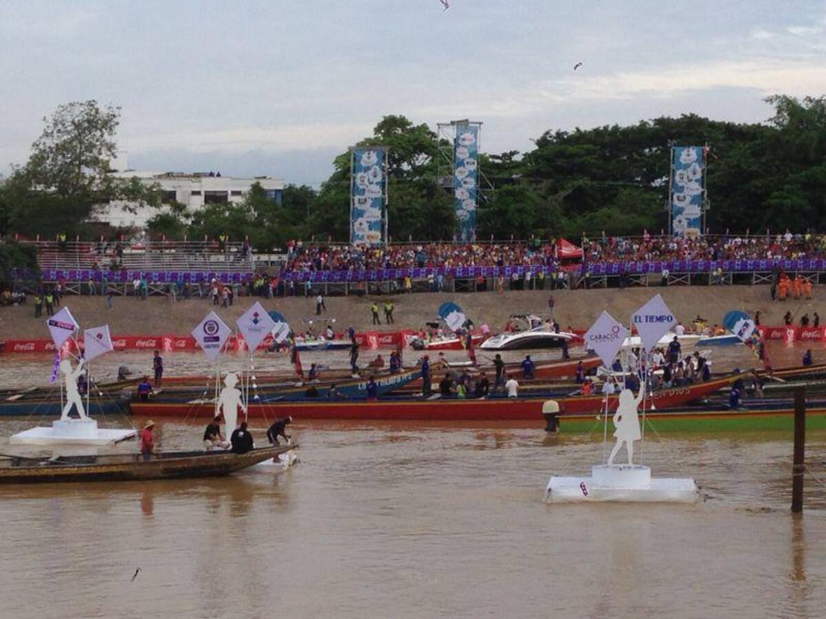 Las playas del Río Sinú se llenan de espectadores ansiosos por presenciar el primer concierto de la gira "Loco por Amor"