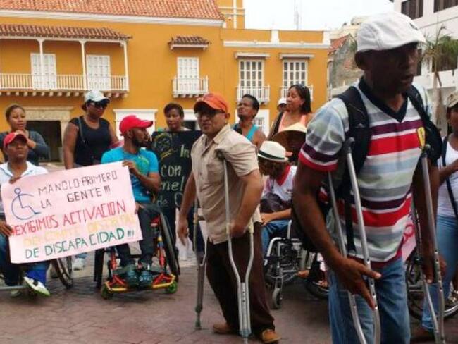 Personas en condición de discapacidad realizaron plantón frente a la alcaldía