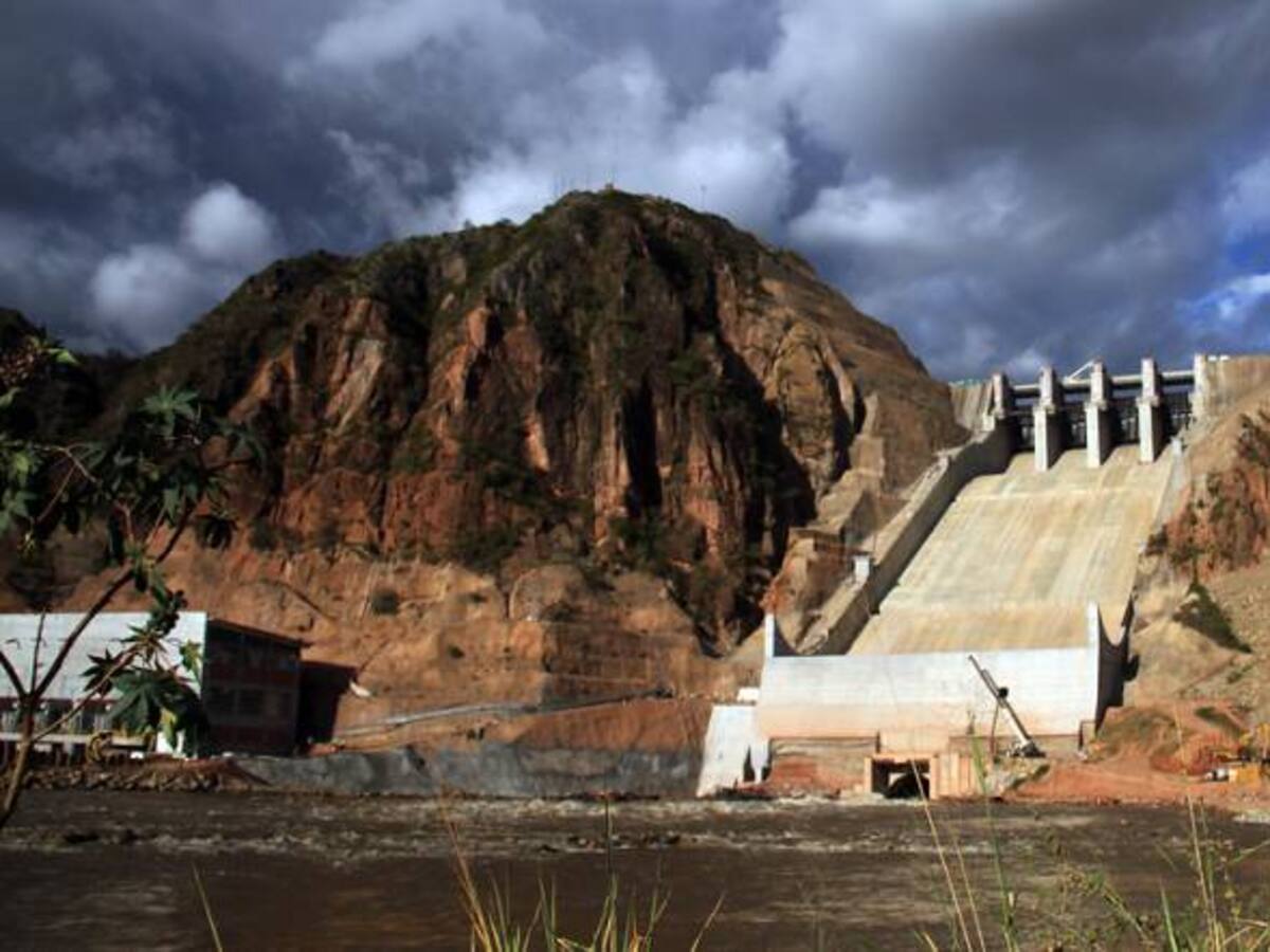 "Ciudadanos de Bogotá perderán recursos por orden de apagar El Quimbo" Peñalosa