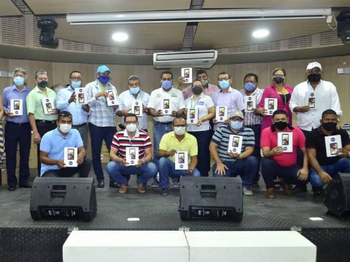 Entregan 2.500 tabletas en Magangué para desarrollar clases virtuales
