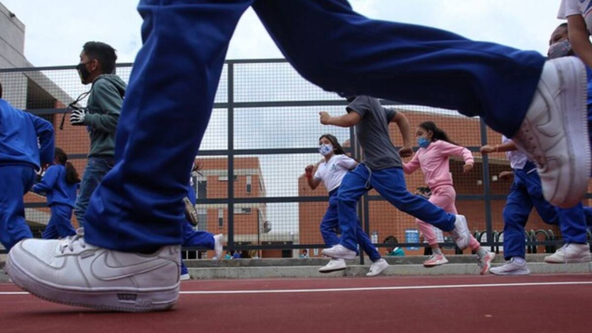Denuncian intoxicación de 9 menores de edad en colegio público