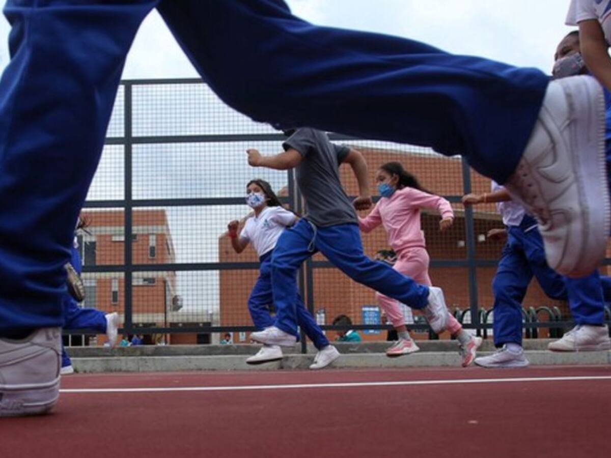 Denuncian intoxicación de 9 menores de edad en colegio público