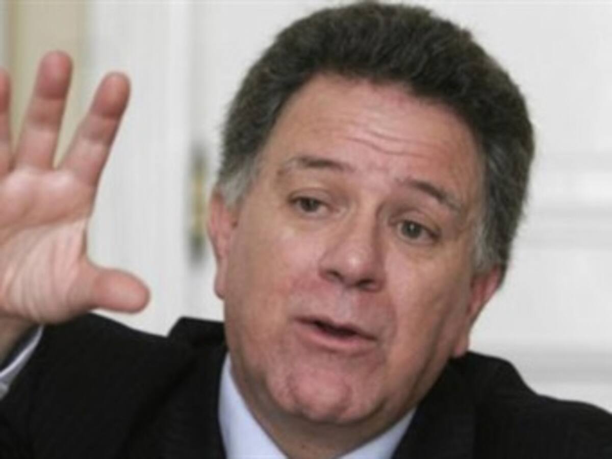 Controversia en el partido de la U por continuidad de Luis Carlos Restrepo