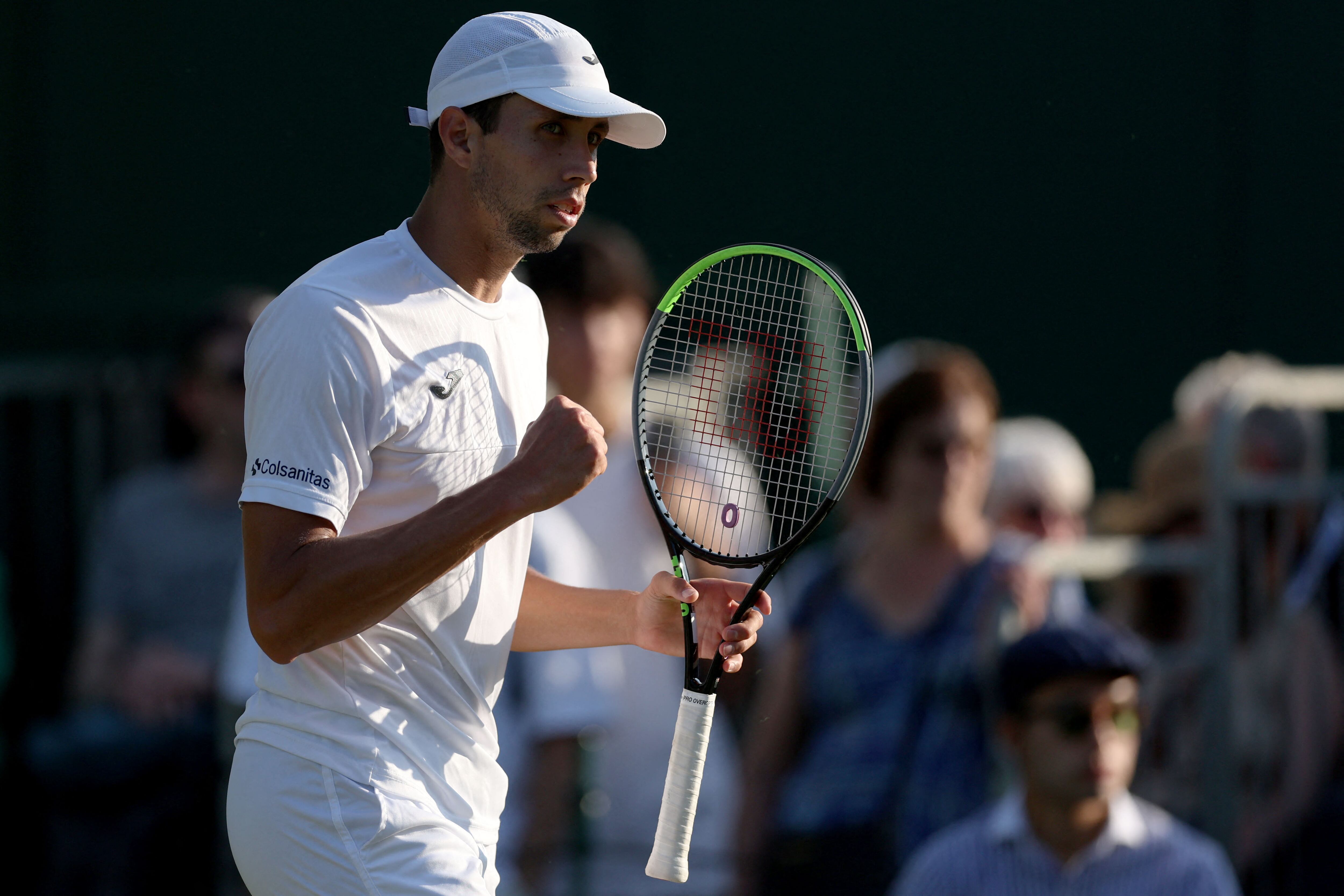 Daniel Galán, primer tenista colombiano en octavos de final de Wimbledon. (Photo by ADRIAN DENNIS/AFP via Getty Images)