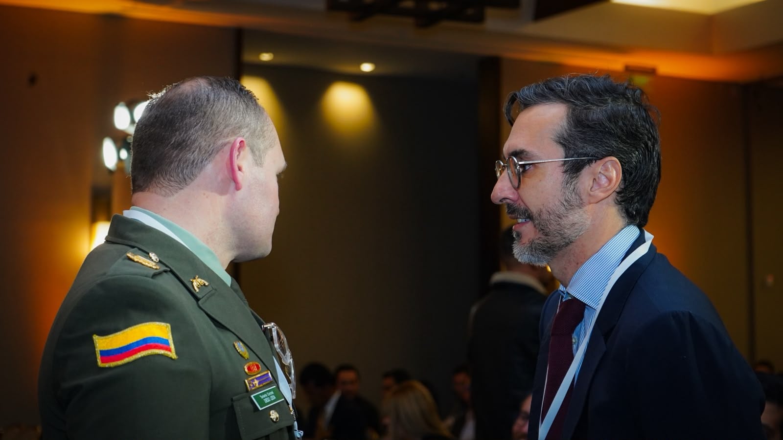 El Coronel Diego León (Izquierda) habló de los esfuerzos de la Policía contra el contrabando. (Foto: Caracol Radio)