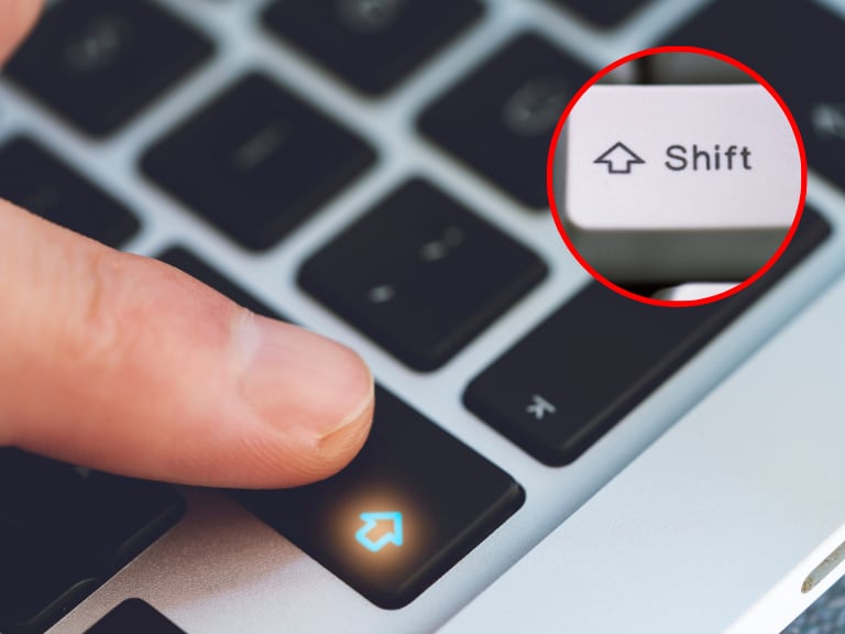 Dedo índice presionando SHIFT, y encima una imagen de la tecla SHIFT. (Foto: Getty Images)