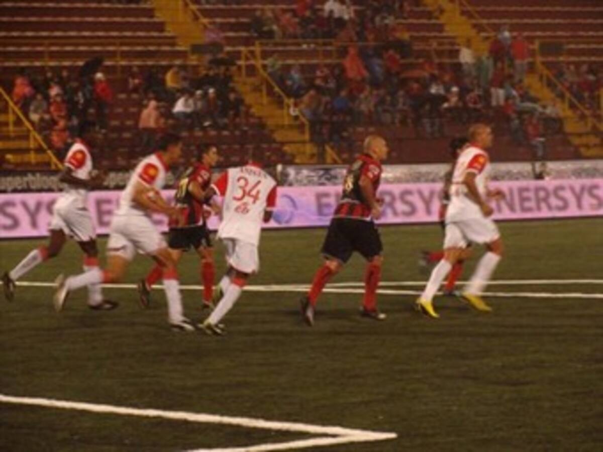 La Liga Deportiva Alajuelense superó 3-1 a Santa Fe en amistoso en Costa Rica