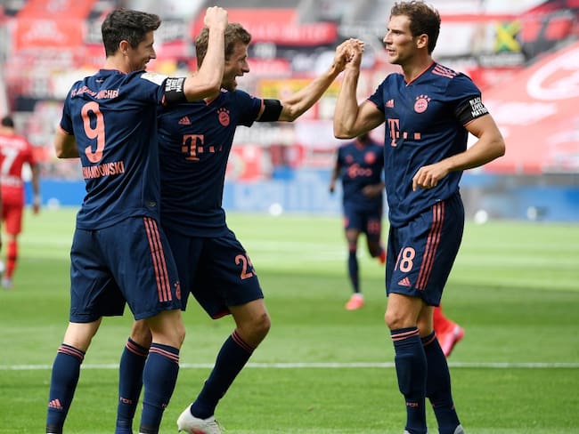 Bayern remontó ante el Leverkusen y continúa sólido por el título