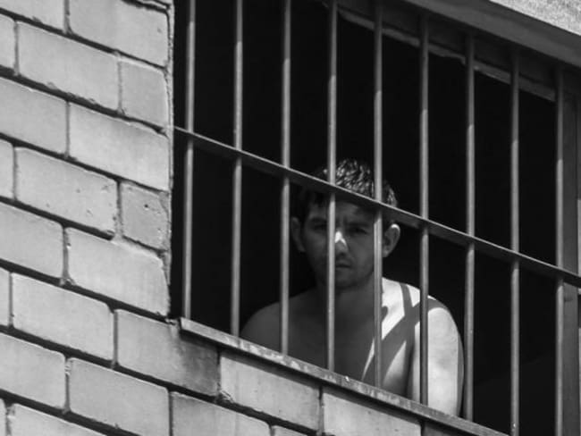 Internos tienen a presos políticos como rehenes en cárcel de Venezuela