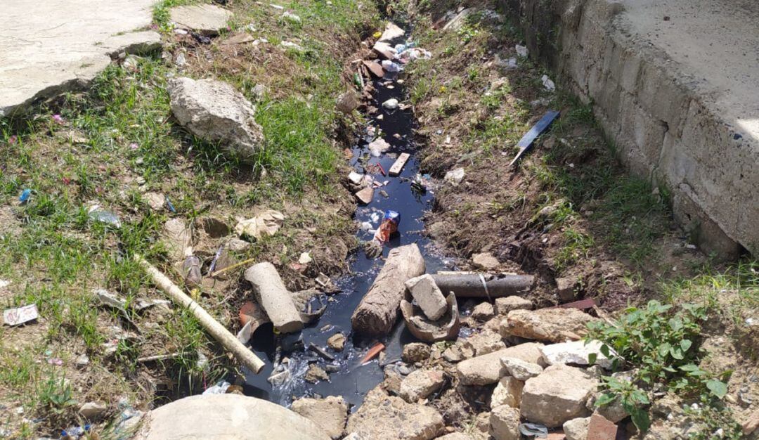 Aguas acumuladas en barrio Villa Rosita