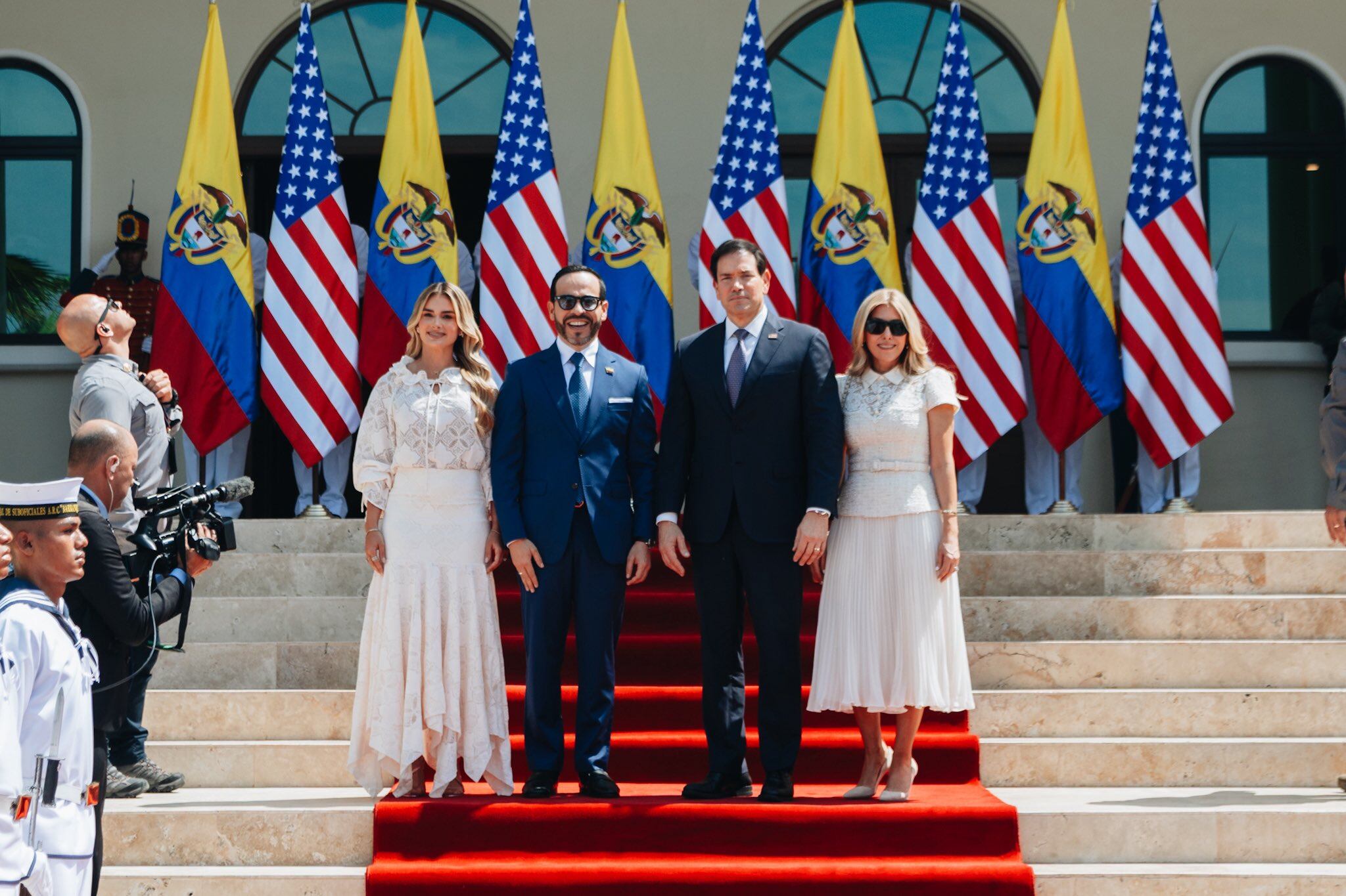 Marco Rubio, secretario de Estado de Estados Unidos, junto a su esposa, Jeanette Rubio (derecha) a Colombia. Junto a ellos, el presidente Abelardo de la Espriella y la primera dama, Ana Lucía Pineda.
