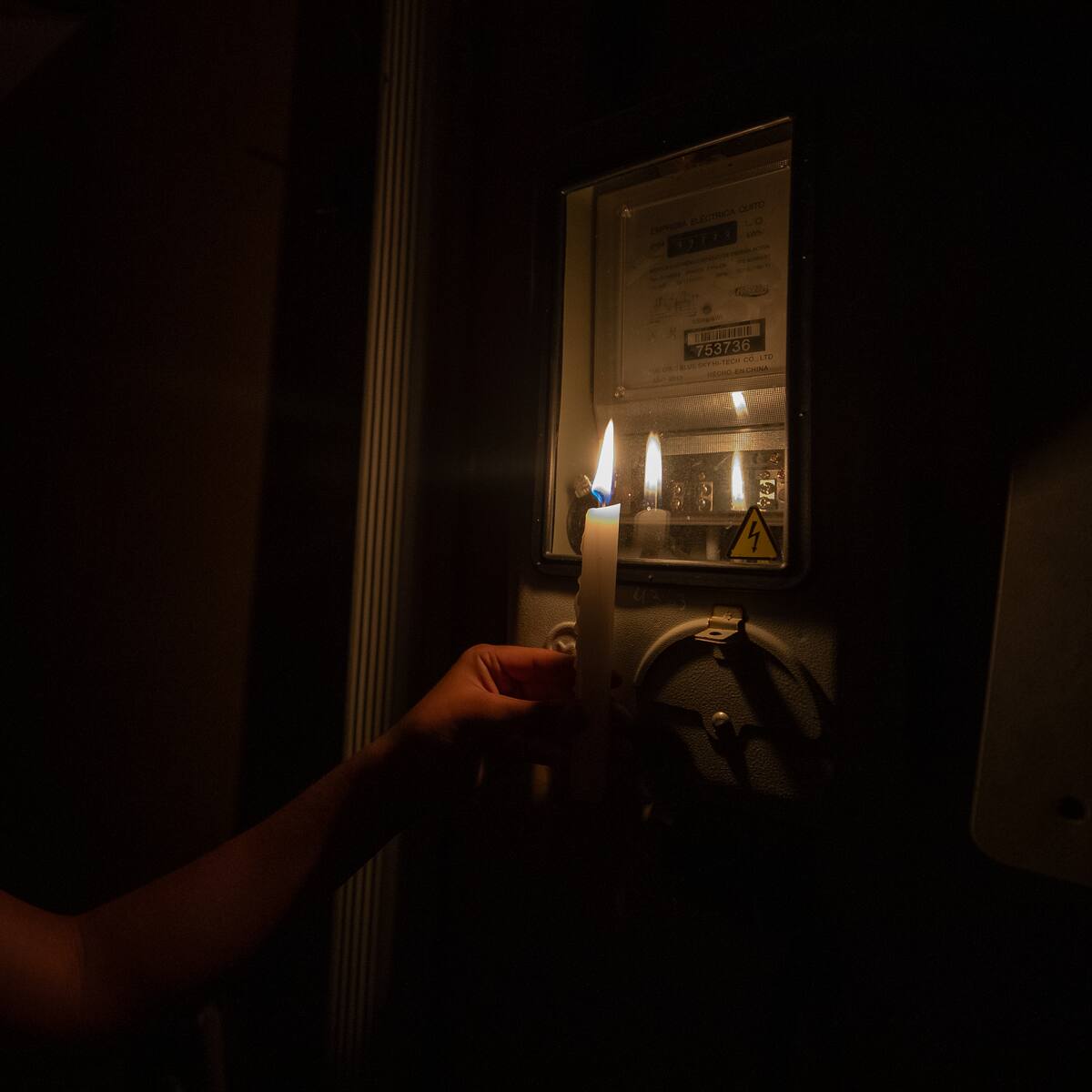 Ecuador recibe su mayor central hidroeléctrica en medio de temores de racionamiento energético