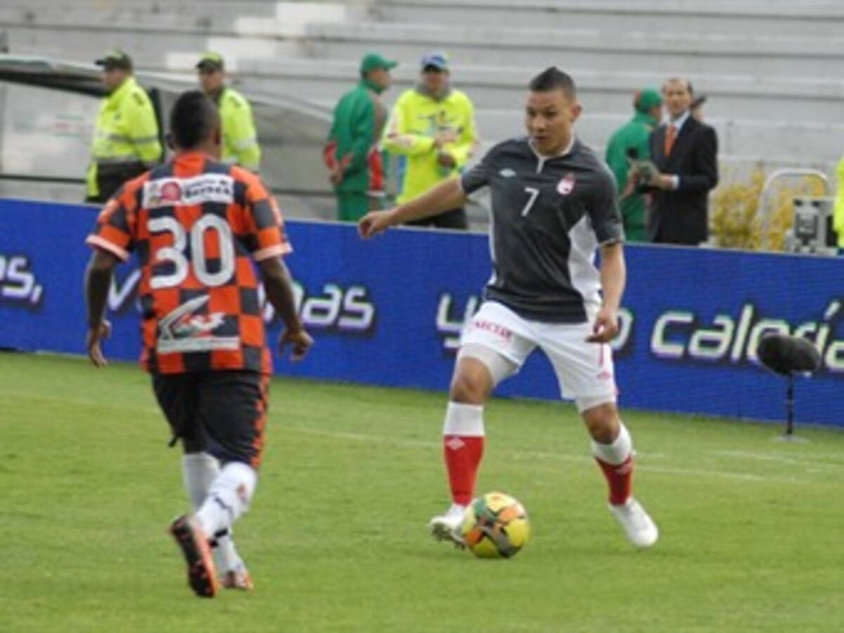 Santa Fe fue sancionado por jugar con uniforme no correspondiente