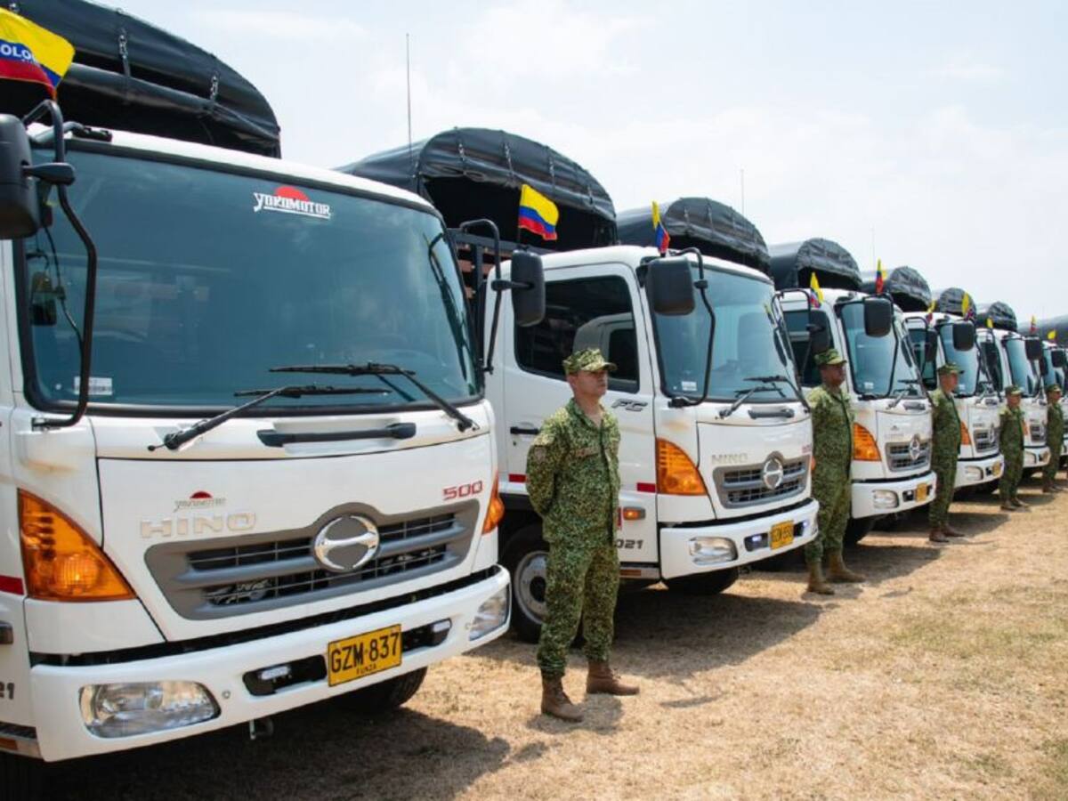 En Cartagena presidente Duque entregó vehículos a la Armada