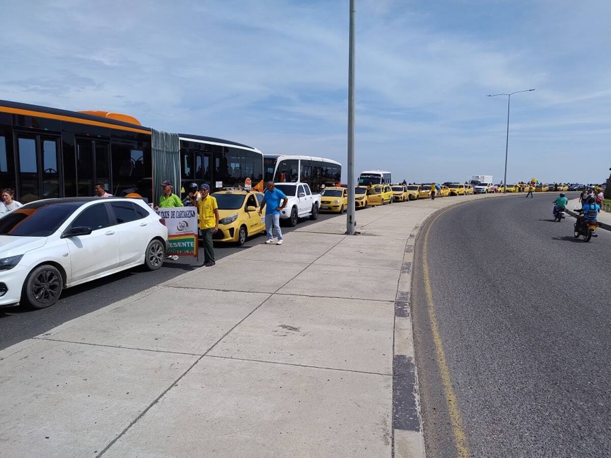 Caos vehicular en el sector turístico de Cartagena por protesta de taxistas