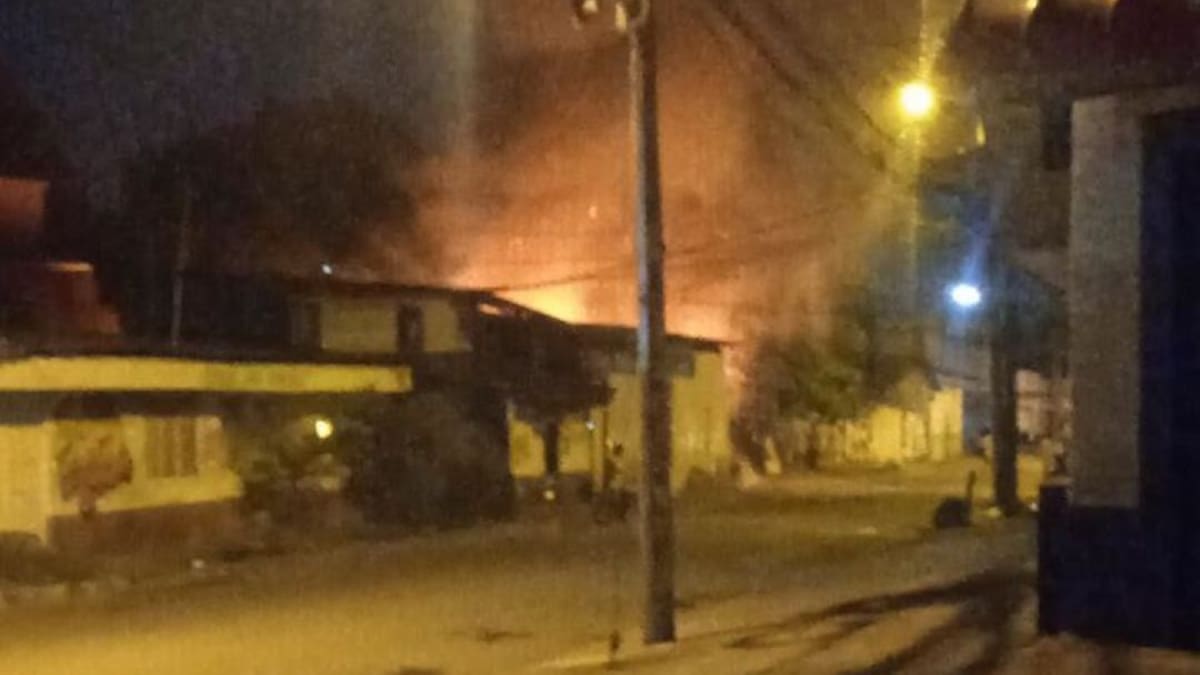 Un adulto mayor sin vida y uno lesionado tras incendio estructural