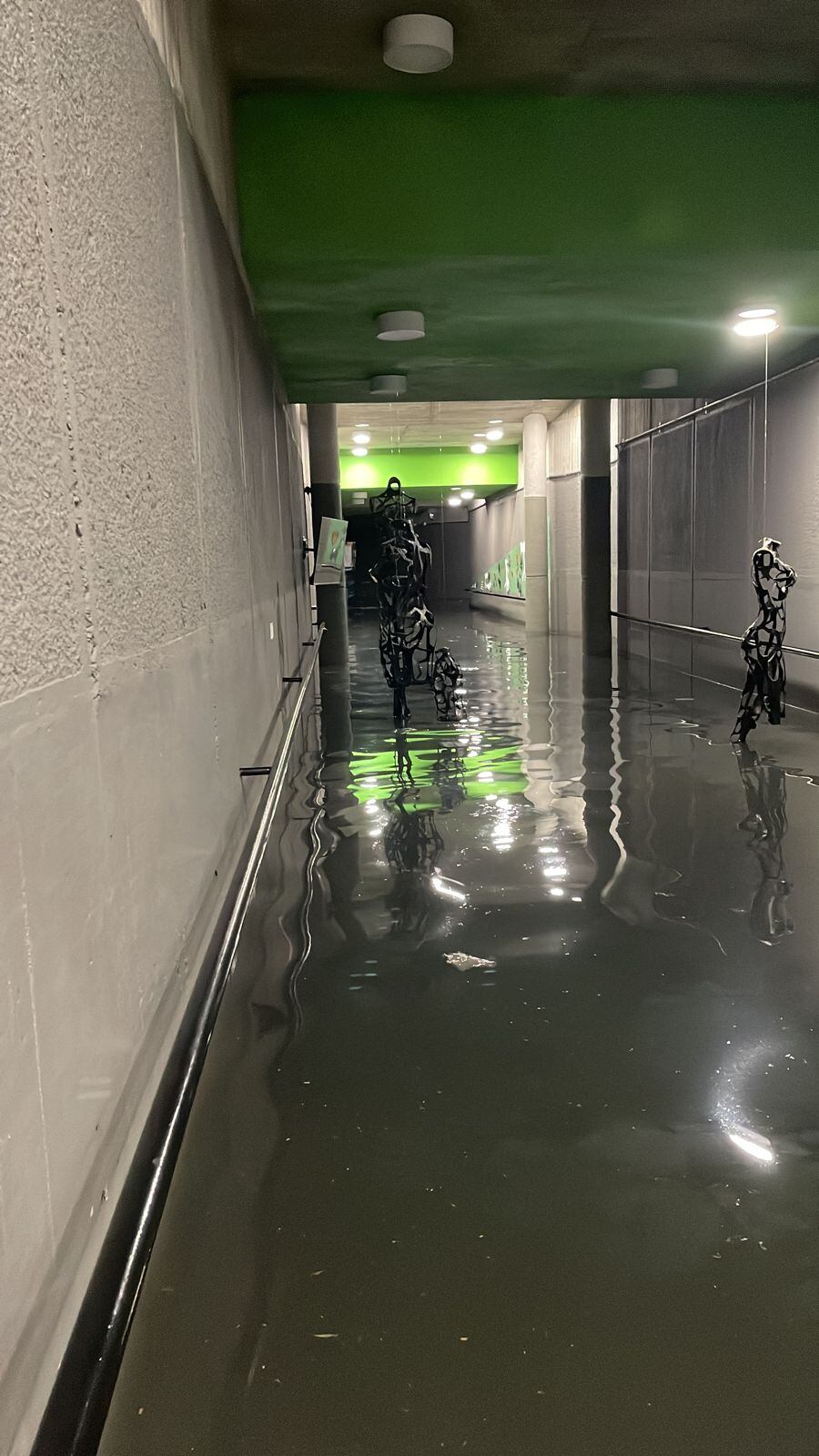 Inundación del túnel peatonal subterráneo al norte de Armenia. Foto: Cortesía German Sastre