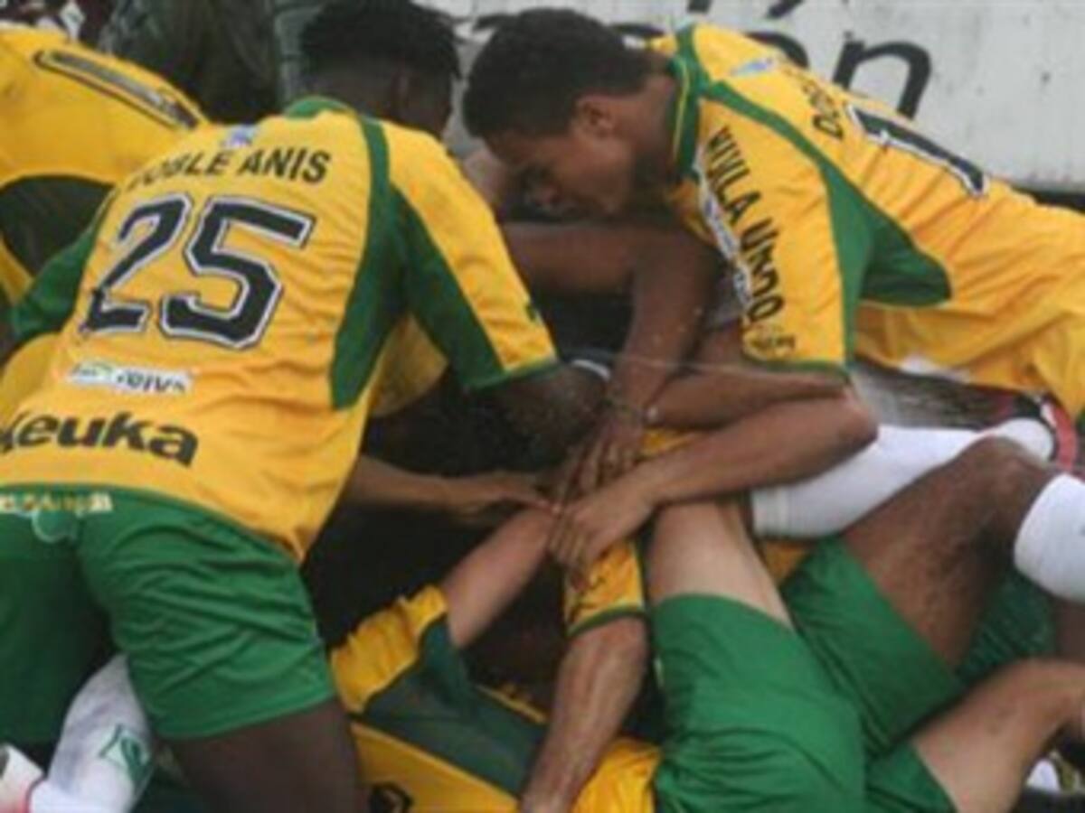 Tolima vence 1-0 a líder Huila en el inicio de la fecha de clásicos del futbol colombiano