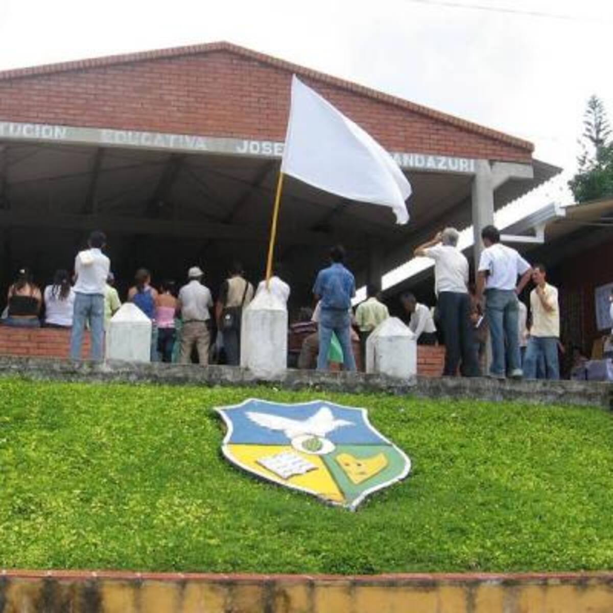 En un colegio de Landázuri se turnan para ir a clase por la falta de docentes