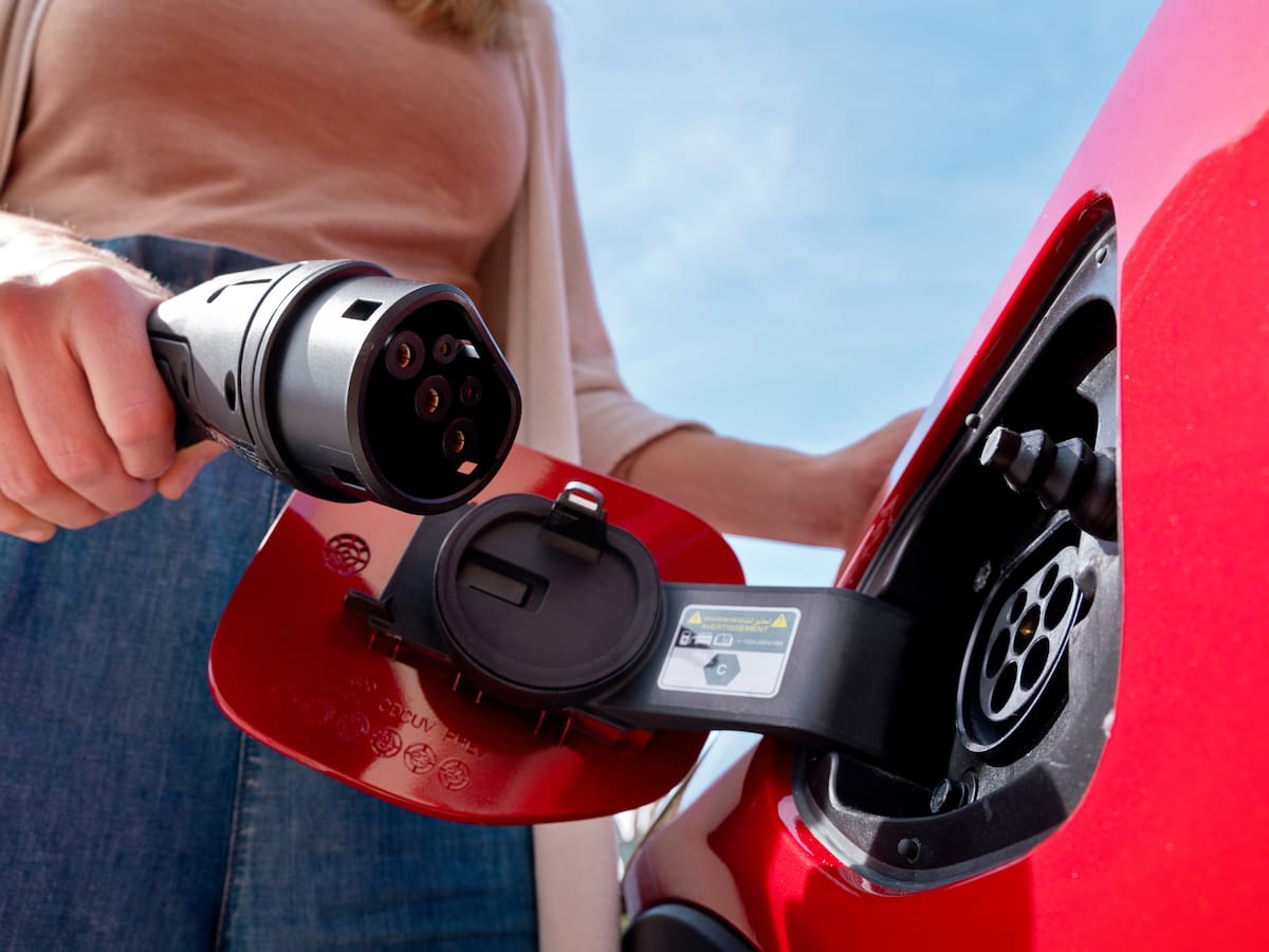 Matrícula de vehículos eléctricos creció en abril un 481% en Antioquia, comparada con abril 2025