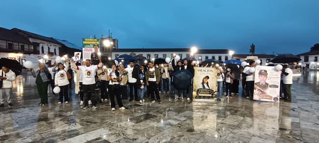Familiares, amigos y conocidos de los policías secuestrados en Norte de Santander el pasado 17 de agosto, realizaron una caminata en Tunja pidiendo su liberación / Foto: Caracol Radio.