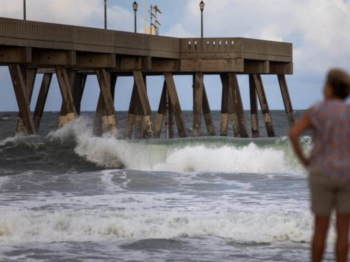 El huracán Florence cayó a categoría dos