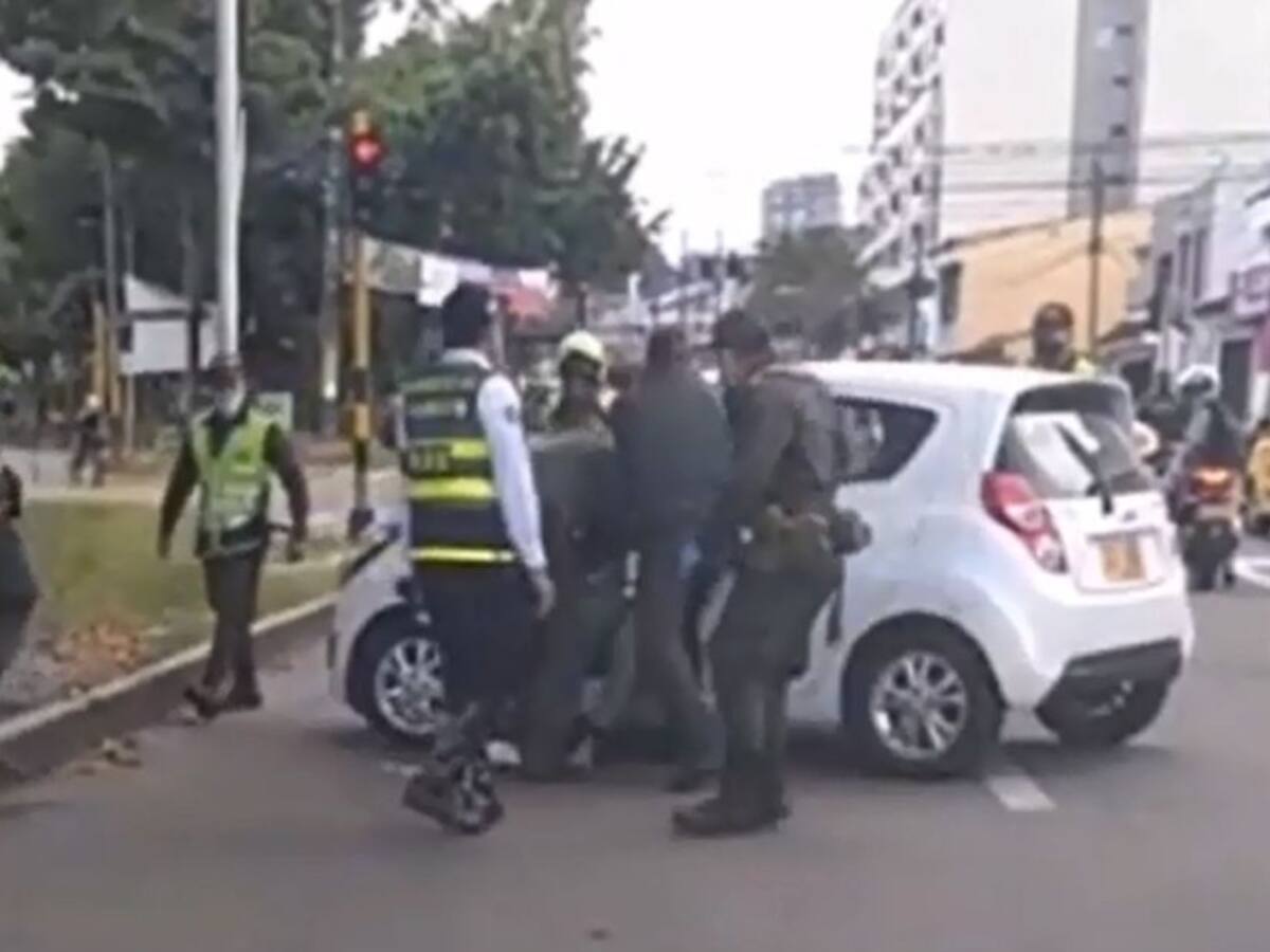 Capturan a joven que arrastró a un policía en un puesto de control