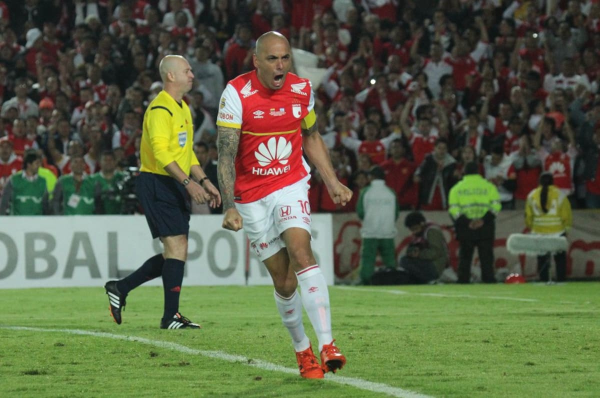 Ómar Pérez convirtió un penal y levantó la Copa Sudamericana conseguida en 2015.